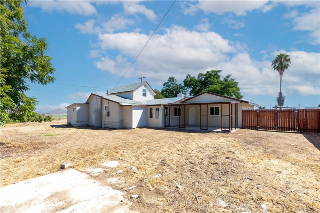 30985 Reservoir Avenue, Nuevo CA: https://media.crmls.org/medias/e4de641e-fec4-4382-a848-43c6a508b9ef.jpg