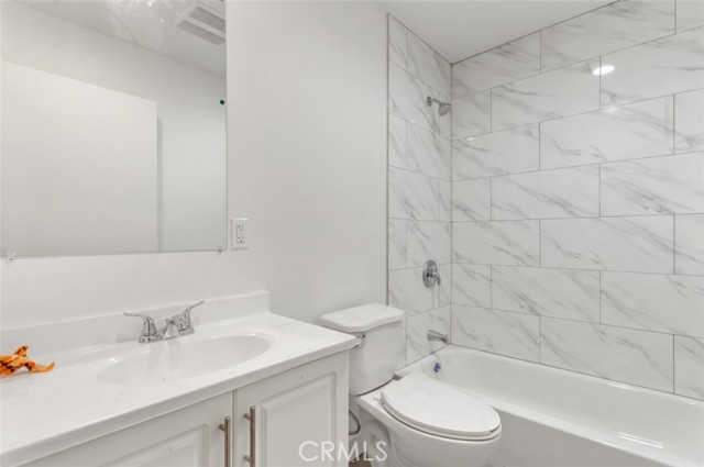 Detail Gallery Image 17 of 45 For 703 W 80th St, Los Angeles,  CA 90044 - 4 Beds | 4 Baths