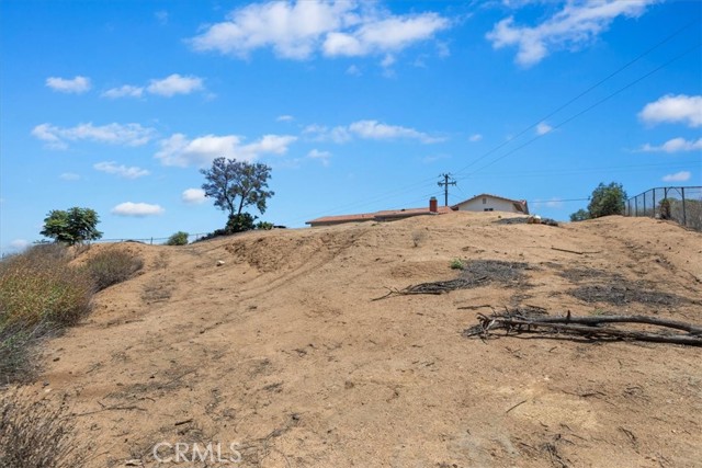 20061 Lounsberry Road, Perris CA: https://media.crmls.org/medias/e4df2ec6-bf2e-4a4b-9777-dd53d72a40c1.jpg