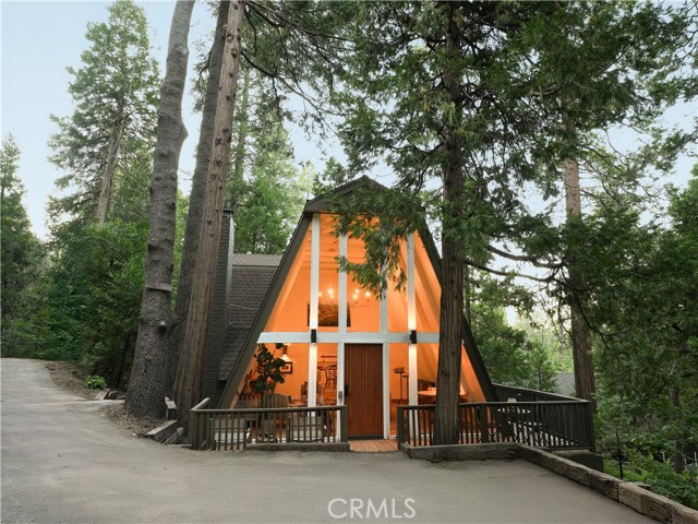 27824 Fern Dell Road, Lake Arrowhead CA: https://media.crmls.org/medias/e4e13006-11af-4944-8aad-ddbb688b07b3.jpg