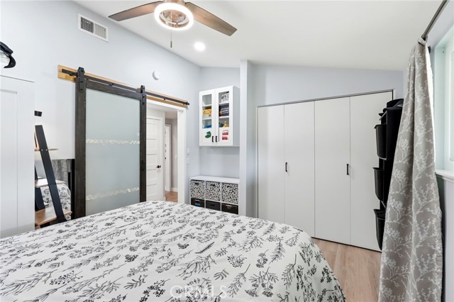 Detail Gallery Image 13 of 47 For 19237 Avenue of the Oaks #B,  Newhall,  CA 91321 - 2 Beds | 1 Baths