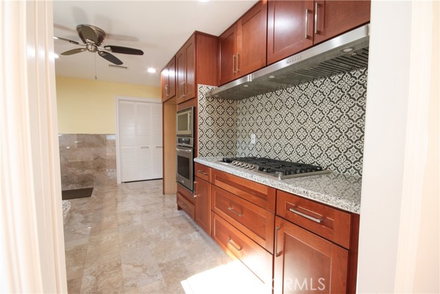 Detail Gallery Image 8 of 26 For 150 Orangewood Ln, Tustin,  CA 92780 - 3 Beds | 2 Baths