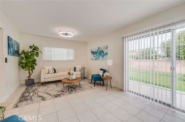 4718 Josie, Lakewood CA: https://media.crmls.org/medias/e4e21241-6db9-4a0a-b63c-aba4d3fcfbf2.jpg