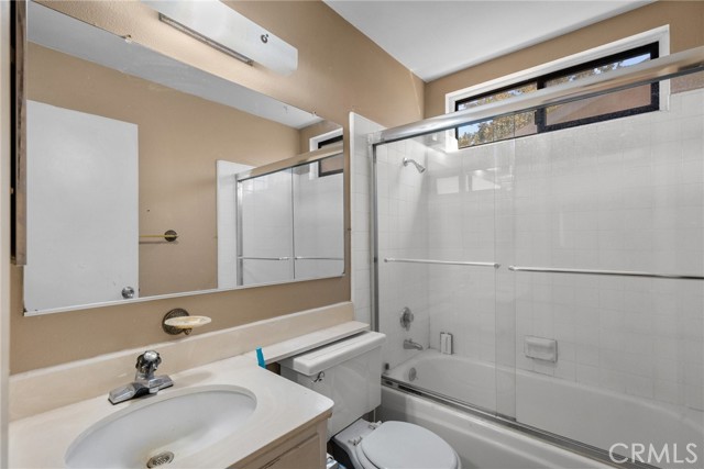 Detail Gallery Image 13 of 15 For 663 Eston Pl a,  Lancaster,  CA 93535 - 3 Beds | 3 Baths