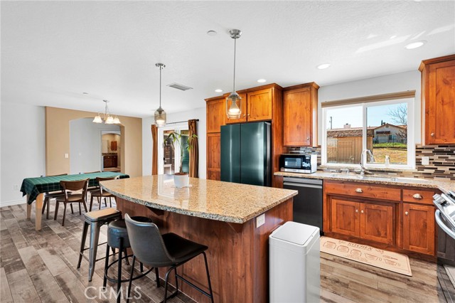 Detail Gallery Image 10 of 43 For 18125 Catalpa, Hesperia,  CA 92345 - 4 Beds | 2 Baths