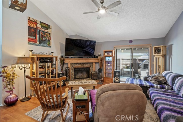 Detail Gallery Image 10 of 30 For 20060 Shadow Island Dr, Canyon Country,  CA 91351 - 2 Beds | 2 Baths