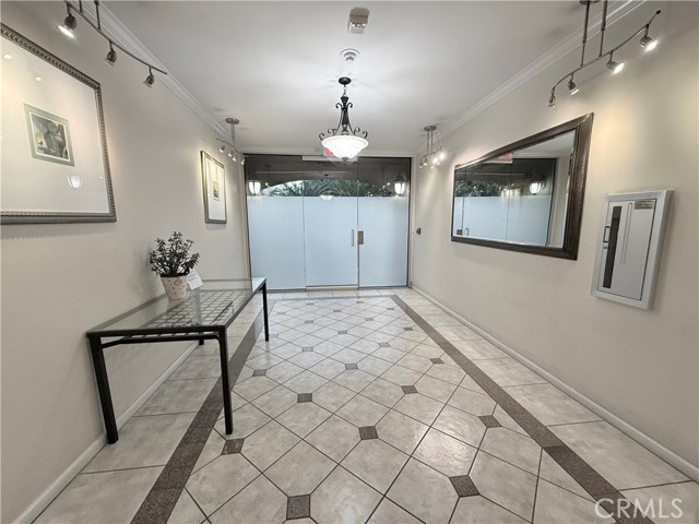 Detail Gallery Image 2 of 19 For 3401 S Bentley Ave #203,  Los Angeles,  CA 90034 - 2 Beds | 2 Baths