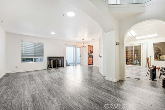 Detail Gallery Image 3 of 15 For 14300 Terra Bella #20,  Panorama City,  CA 91402 - 3 Beds | 3 Baths