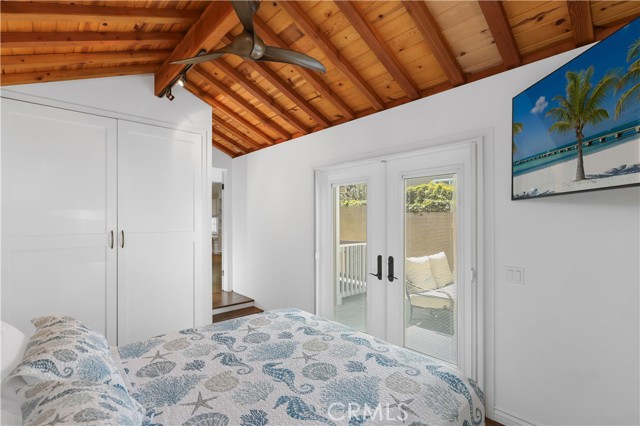 1029 Glenneyre Street, Laguna Beach CA: https://media.crmls.org/medias/e4e563c5-4f2a-43e8-b518-c94c6eae1cc2.jpg