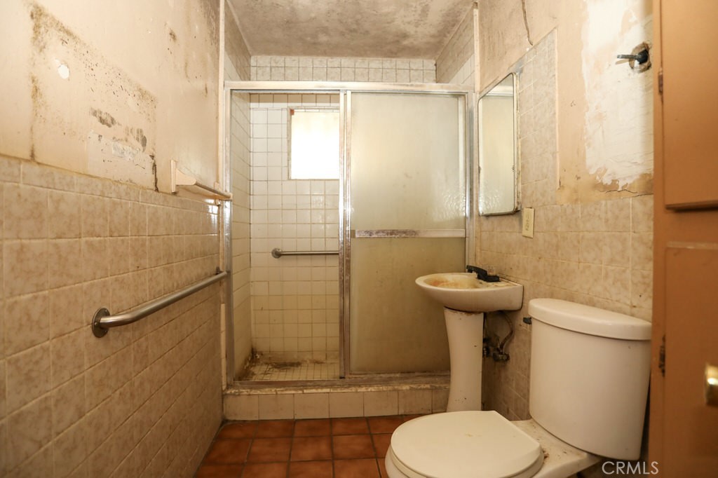 https://media.crmls.org/medias/e4e64547-4d00-46ec-88c0-b4f6b36c000f.jpg?preset=X-Large
