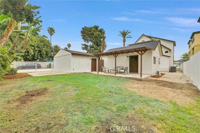 239 N San Antonio Avenue, Upland CA: https://media.crmls.org/medias/e4e66848-f729-401e-b4cc-9852a7446a45.jpg