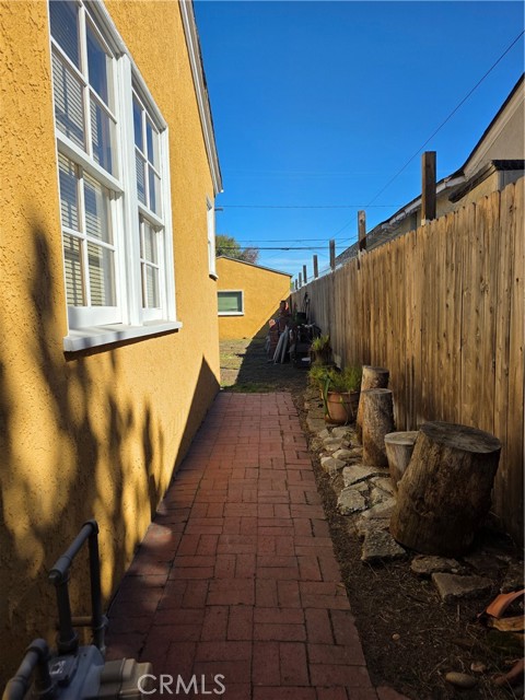 Detail Gallery Image 4 of 7 For 3824 Clark Ave, Long Beach,  CA 90808 - 2 Beds | 1 Baths