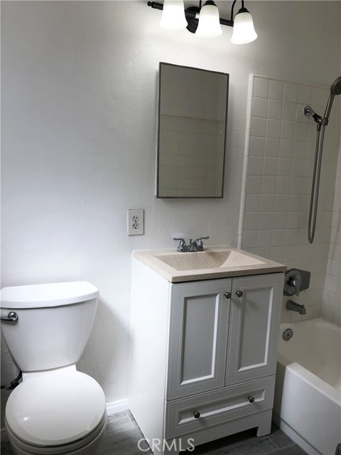 Detail Gallery Image 13 of 14 For 409 California St #1,  Huntington Beach,  CA 92648 - 1 Beds | 1 Baths