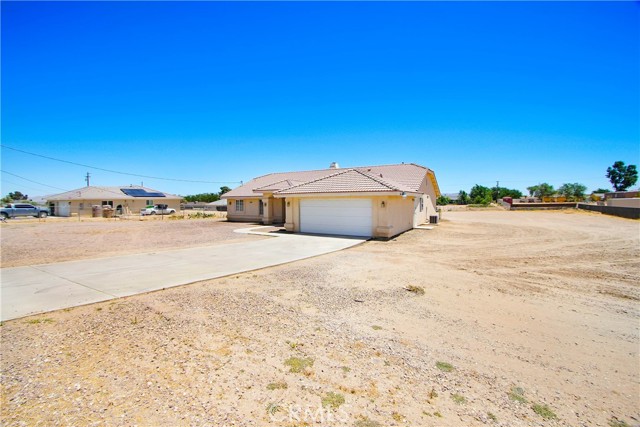 Detail Gallery Image 2 of 34 For 11949 Hawthorne Ave, Hesperia,  CA 92345 - 3 Beds | 2 Baths