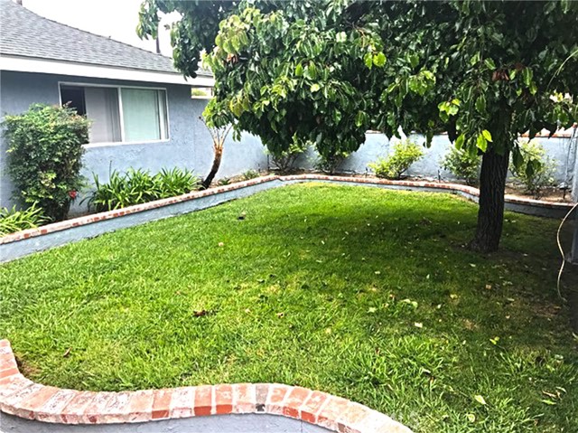 Detail Gallery Image 2 of 15 For 20011 Shorewood, Huntington Beach,  CA 92646 - 4 Beds | 2 Baths