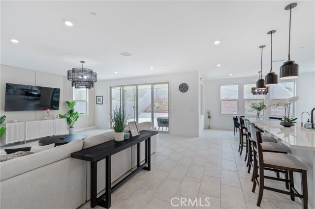 295 Autumn Way, Rancho Mission Viejo CA: https://media.crmls.org/medias/e4ea1ad8-c3ef-477a-9f72-02620d63babe.jpg