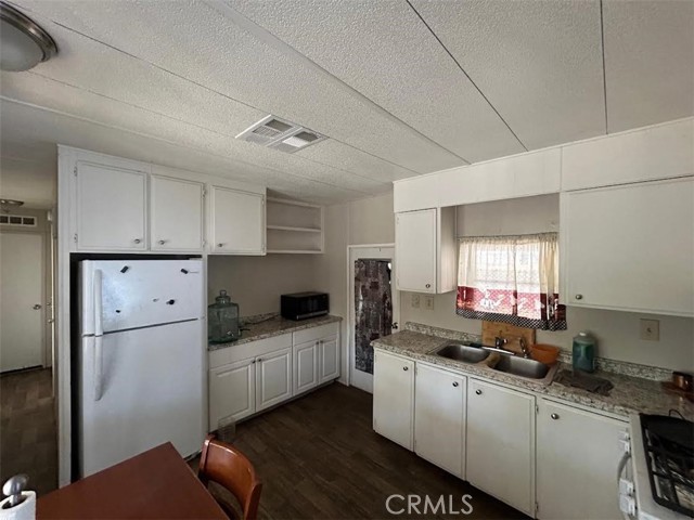 Detail Gallery Image 8 of 15 For 260 N Lyon Ave Spc 119 Ave, Hemet,  CA 92543 - 1 Beds | 1 Baths