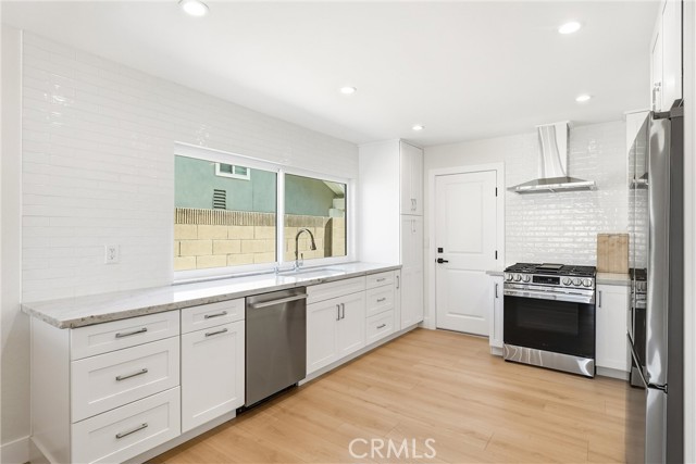 Detail Gallery Image 9 of 38 For 4171 Blackfin, Irvine,  CA 92620 - 4 Beds | 2/1 Baths