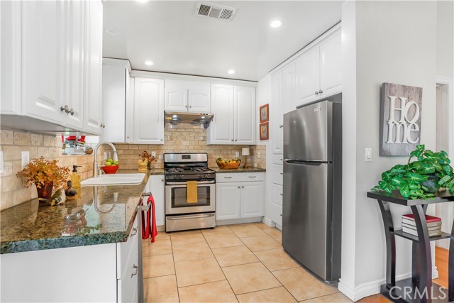 2302 Jayma Lane, La Crescenta CA: https://media.crmls.org/medias/e4ebe554-d404-47cc-8db2-11aab3240468.jpg