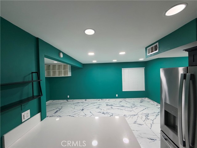 Detail Gallery Image 5 of 29 For 5652 Yolanda Ave #7,  Tarzana,  CA 91356 - 2 Beds | 1 Baths