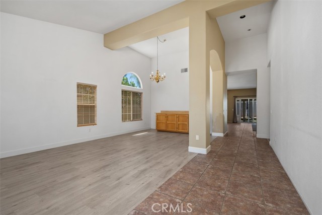24329 Corte Aldalano, Murrieta CA: https://media.crmls.org/medias/e4ecab6a-44e3-42af-b357-fe174d7de7e7.jpg