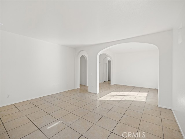 Detail Gallery Image 6 of 35 For 12357 Luna, Victorville,  CA 92392 - 4 Beds | 2 Baths