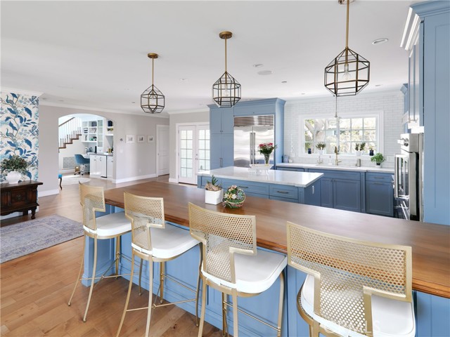 Detail Gallery Image 9 of 43 For 6443 W 81st St, Los Angeles,  CA 90045 - 4 Beds | 4 Baths