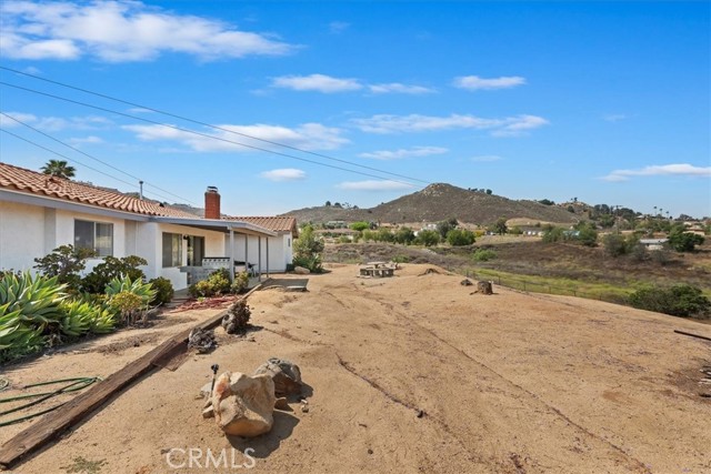 20061 Lounsberry Road, Perris CA: https://media.crmls.org/medias/e4ee46d4-2aea-4bbe-84a5-08a031048aea.jpg