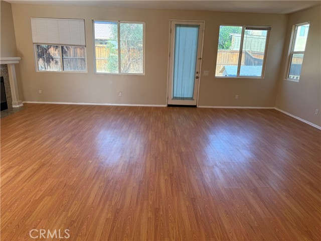 Detail Gallery Image 8 of 19 For 11946 Russell Ct, Victorville,  CA 92392 - 3 Beds | 2 Baths