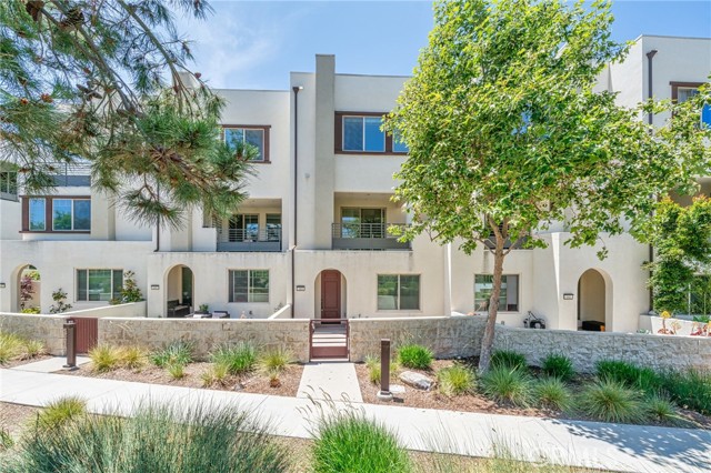 Detail Gallery Image 1 of 33 For 143 Frame, Irvine,  CA 92618 - 3 Beds | 3/1 Baths