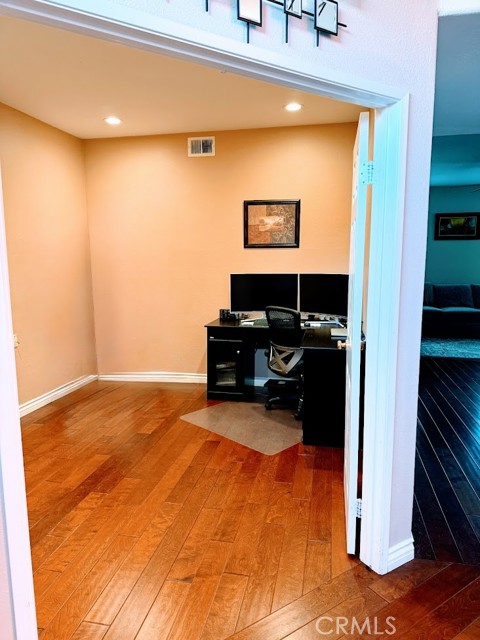 Detail Gallery Image 3 of 25 For 19718 May Way, Canyon Country,  CA 91351 - 4 Beds | 3 Baths