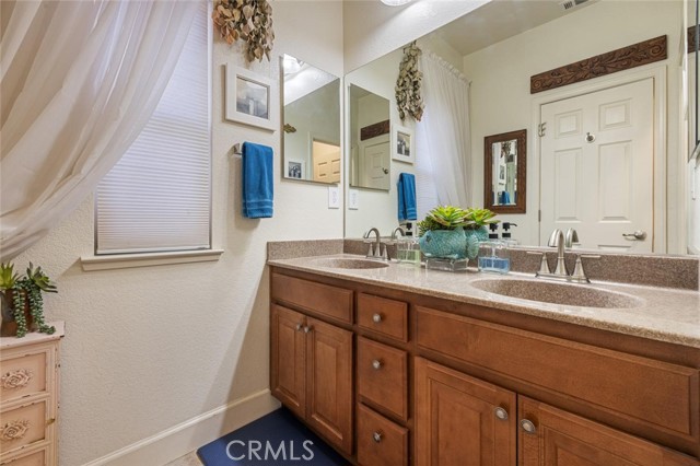 1708 Bandon Court, Oakdale CA: https://media.crmls.org/medias/e4ef00ff-b732-4893-83d7-260d3ceba4b1.jpg