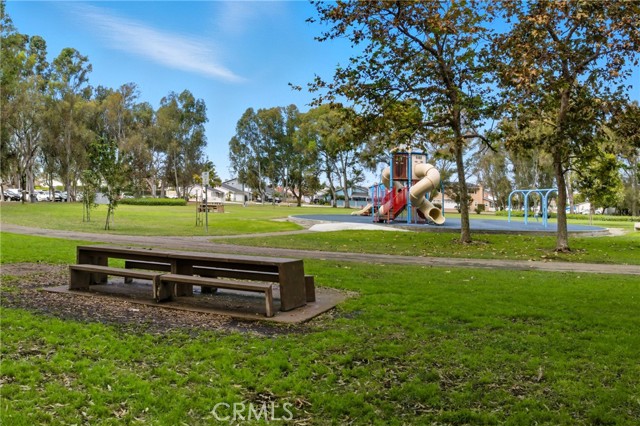 Detail Gallery Image 20 of 23 For 18061 Freshwater Cir, Huntington Beach,  CA 92648 - 3 Beds | 2 Baths