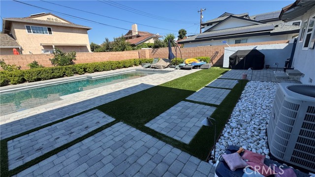 Detail Gallery Image 10 of 17 For 13471 Falmouth Pl, Tustin,  CA 92780 - 5 Beds | 3/1 Baths