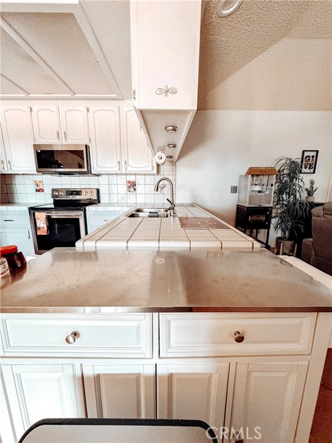 Detail Gallery Image 8 of 31 For 7851 Greenwood Avenue, California City,  CA 93505 - 3 Beds | 2 Baths