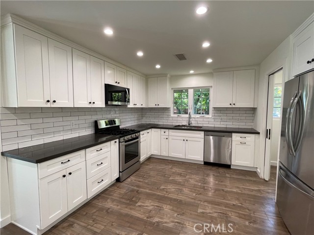 Detail Gallery Image 26 of 37 For 22678 Kittridge St, West Hills,  CA 91307 - 4 Beds | 3 Baths