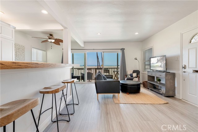 Detail Gallery Image 9 of 54 For 1003 Seal Way, Seal Beach,  CA 90740 - 6 Beds | 4 Baths