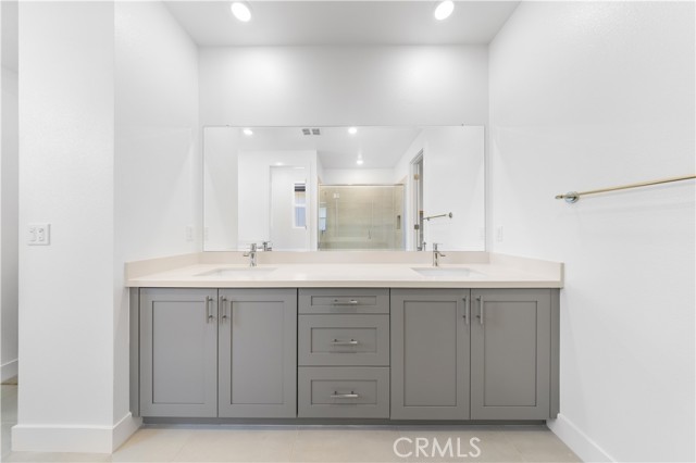 129 Great Park Blvd, Irvine CA: https://media.crmls.org/medias/e4f0d6e5-ed37-47d6-bea4-e01ebf183117.jpg