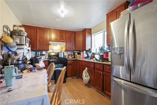 916 W 53rd ST Street, Los Angeles CA: https://media.crmls.org/medias/e4f10ea1-8903-4fc5-813e-02d1525f02bb.jpg