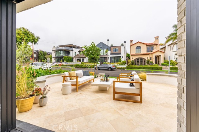 223 Orchid Avenue, Corona del Mar CA: https://media.crmls.org/medias/e4f1b6f6-5c99-45fb-b5d1-7cfac2054537.jpg