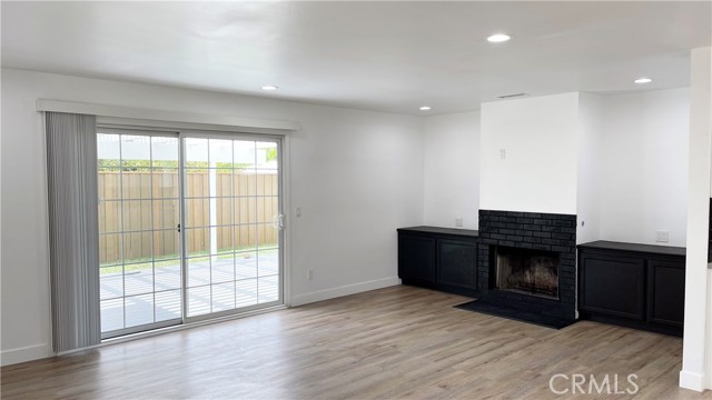 6221 Glide Avenue, Woodland Hills CA: https://media.crmls.org/medias/e4f218f6-b991-4b7d-89a0-be5a15b73159.jpg
