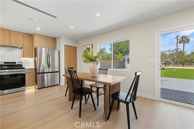 23701 Sylvan Street, Woodland Hills CA: https://media.crmls.org/medias/e4f23700-2c45-4cba-8fc9-8d8b2d768f91.jpg