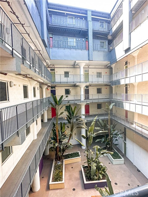 200 N San Fernando Road, Los Angeles CA: https://media.crmls.org/medias/e4f33dd7-8865-4e39-875f-cb363f99da05.jpg