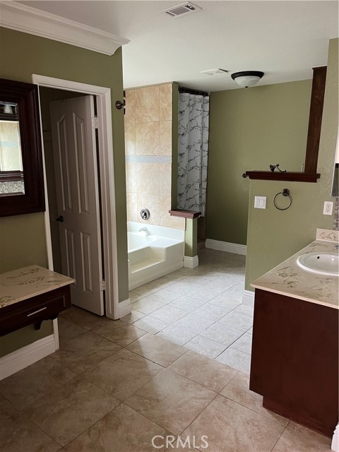 Detail Gallery Image 15 of 22 For 19260 Santa Rosa Mine, Perris,  CA 92570 - 4 Beds | 2 Baths