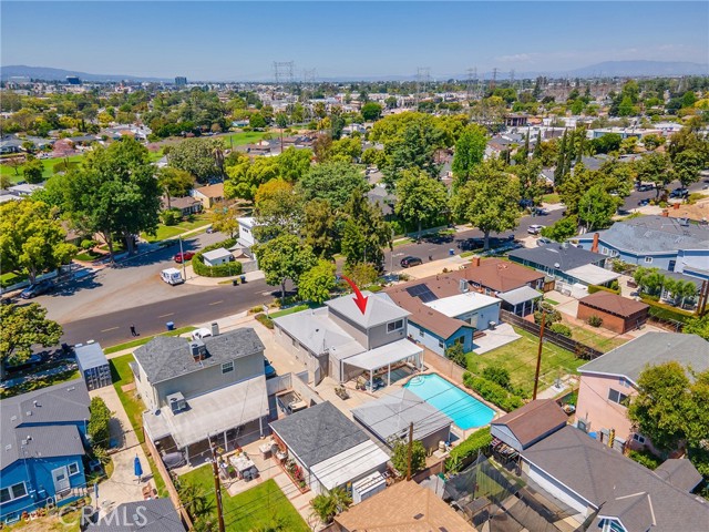 1234 N Pass Avenue, Burbank CA: https://media.crmls.org/medias/e4f39971-4f94-4e99-b625-38f18102f081.jpg