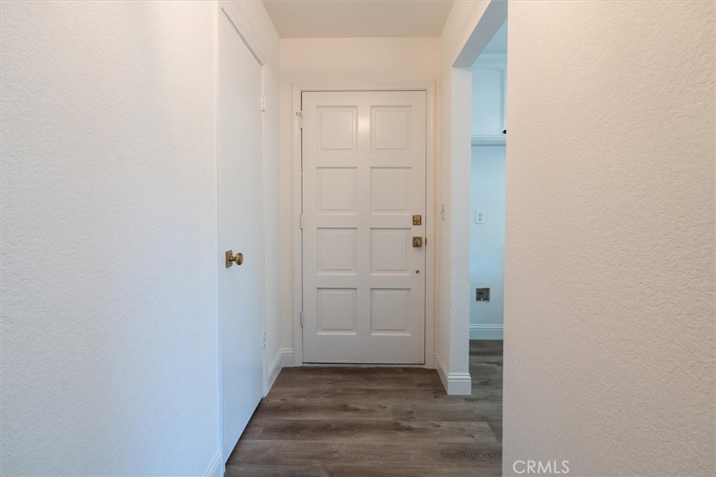 https://media.crmls.org/medias/e4f3f214-a740-45ab-b8a0-39c9dfabce16.jpg?preset=X-Large