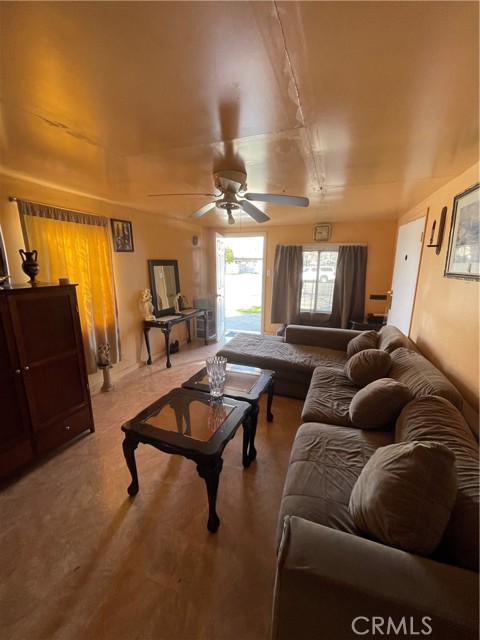 Detail Gallery Image 6 of 21 For 1122 N St, Merced,  CA 95341 - 2 Beds | 1 Baths