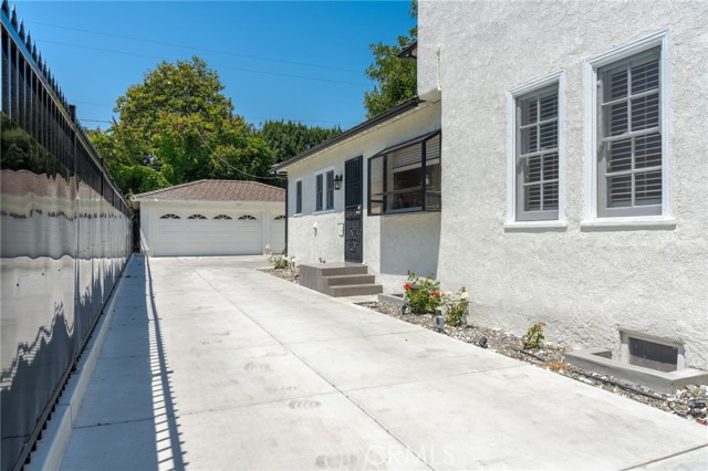 2245 E California Boulevard, San Marino CA: https://media.crmls.org/medias/e4f58a70-71b9-410e-a9c5-f15792e648f3.jpg
