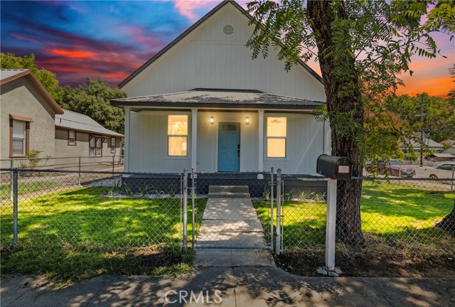 Detail Gallery Image 4 of 40 For 708 Johnson St, Red Bluff,  CA 96080 - 4 Beds | 2 Baths