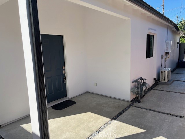 https://media.crmls.org/medias/e4f60116-b5ca-4a6a-8656-ddd0650c369c.jpg?preset=X-Large
